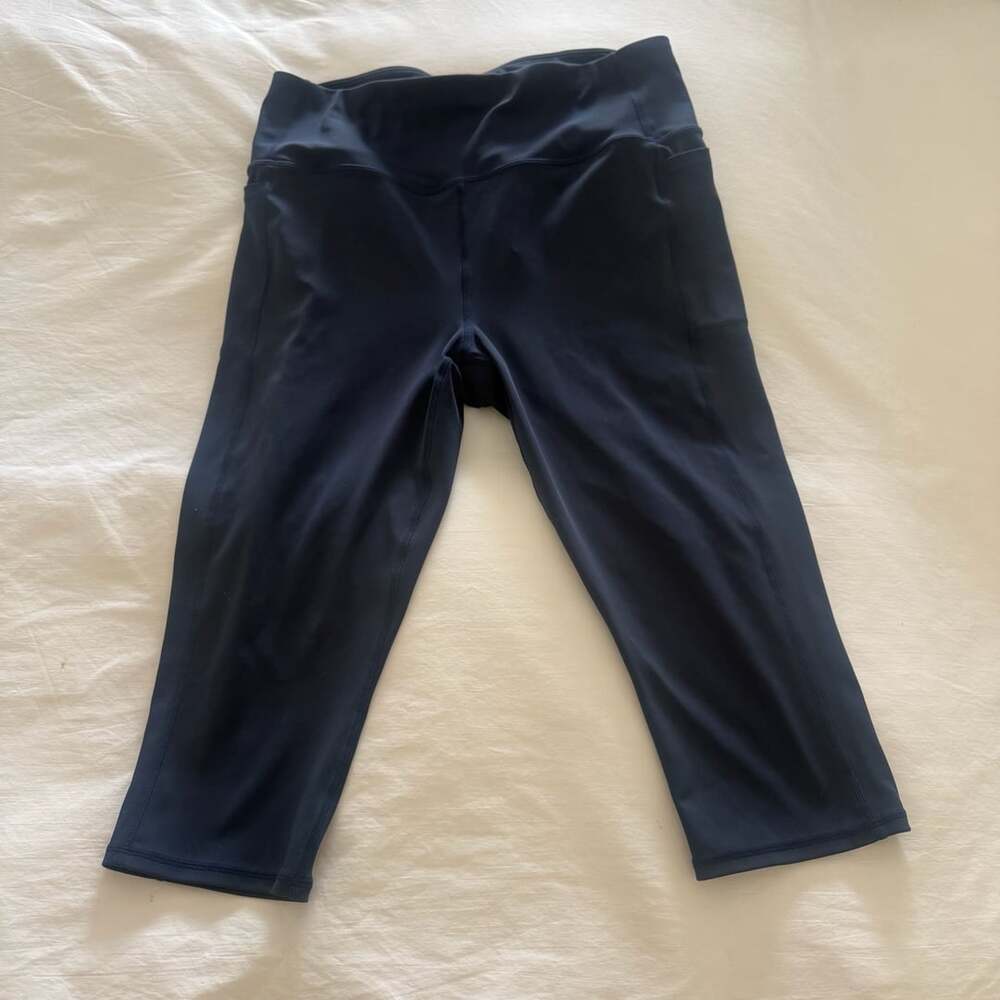 Skechers Women's Navy Blue High-Waisted Capri Leggings with Pockets Size L